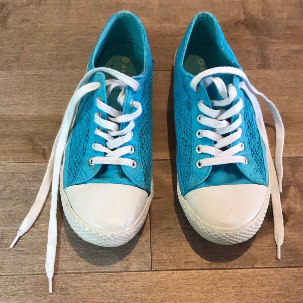 Blue airwalk shoes white toe